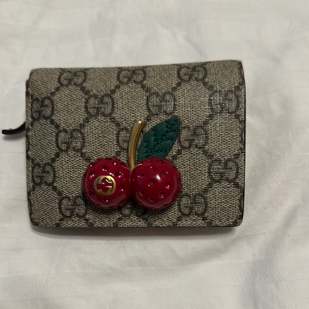 Gucci GG Supreme Gray card case wallet with Cherry 🍒